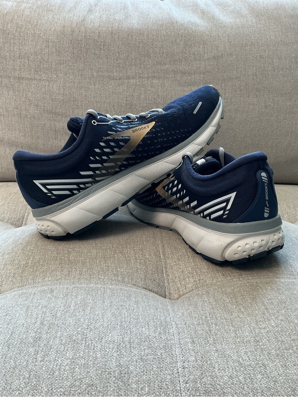 Brooks Ghost 13 Men’s Running Shoes Navy Silver Size 12.5 Excellent Condition - Picture 2 of 16